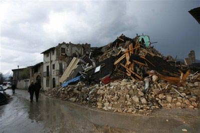 Strong quake in Italy kills over 150, wounds 1,500