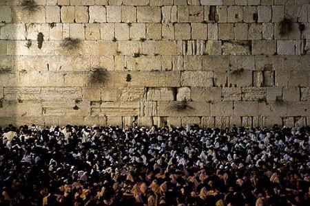 Jews offer prayers for the sun