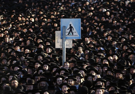Jews offer prayers for the sun
