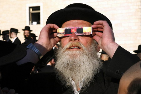 Jews offer prayers for the sun