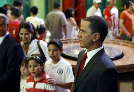 Wax figures of American countries' leaders displayed in Mexico
