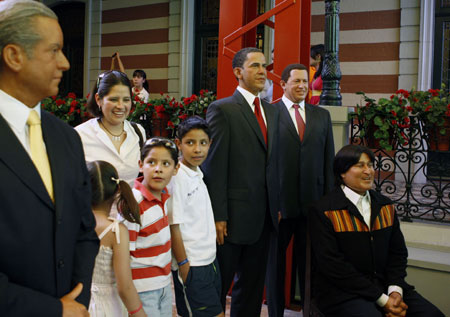Wax figures of American countries' leaders displayed in Mexico