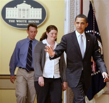 Obamas report $2.7m in income for 2008