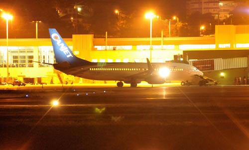 Airplane hijacker captured in Jamaica, no injuries