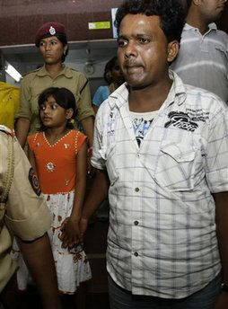 India probes dispute over 'Slumdog' child star