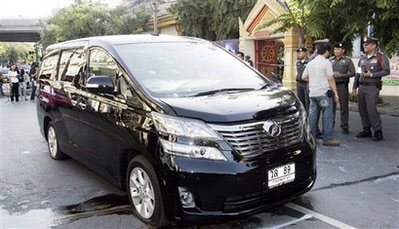 Thai leader survives dawn shooting