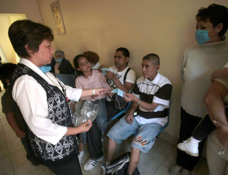 Mexico swine flu deaths spur global epidemic fears