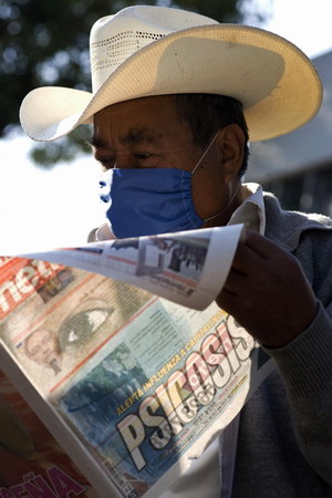 Mexico fights 'pandemic potential' swine flu