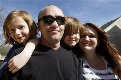 Injured soldier gets new face, and anonymity