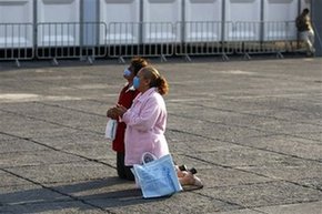 Mexico City locks itself in amid swine flu fears