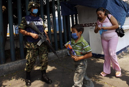 Mexico City locks itself in amid flu fears