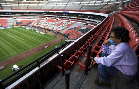 Mexico City locks itself in amid flu fears