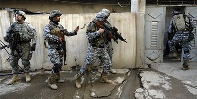 Iraqi soldier kills 2 US soldiers, wounds 3