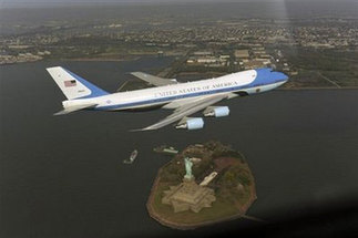 White House aide resigns over NYC flyover