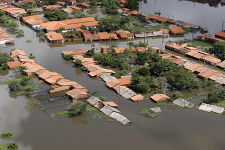 More than 300,000 homeless after Brazil flooding