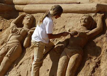 2009 International Sand Sculpture Festival in Pera, Portugal