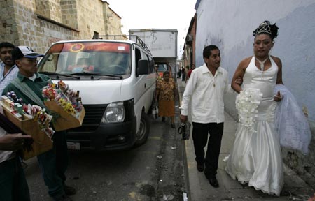 A symbolic wedding during Int'l Day against Homophobia
