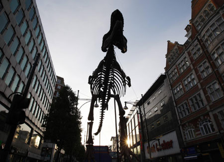 Giant model Tyrannosaurus Rex tours Oxford Street