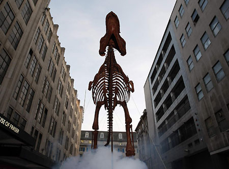 Giant model Tyrannosaurus Rex tours Oxford Street