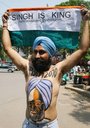 Indian PM Singh sworn in amid reform hopes