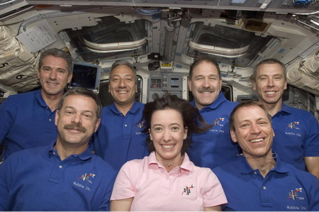 Storms keep space shuttle up extra day
