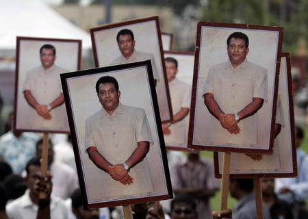 Defeated Tamil Tiger rebels confirm leader's death