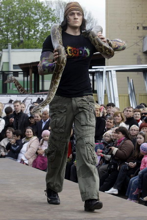 Porcupine, python strut catwalk for Russian zoo