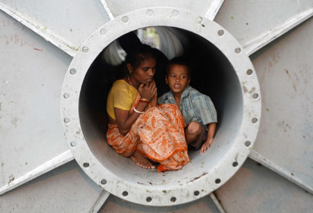 Cyclone Aila kills nearly 120 in Bangladesh, India