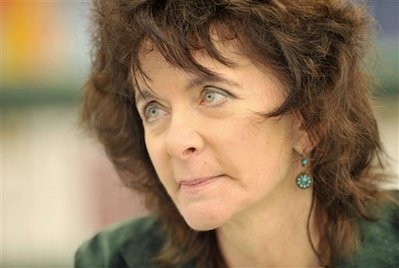 Ugly fight for Oxford top poet splits UK