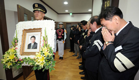 S.Koreans bid farewell to ex-president Roh