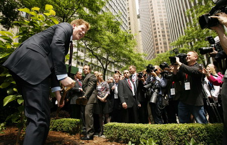 Prince Harry plays polo on 1st official US trip