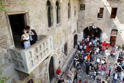 Italy: 1st wedding held at Juliet's presumed house