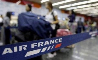 Brazil navy races to pull Air France wreck from sea