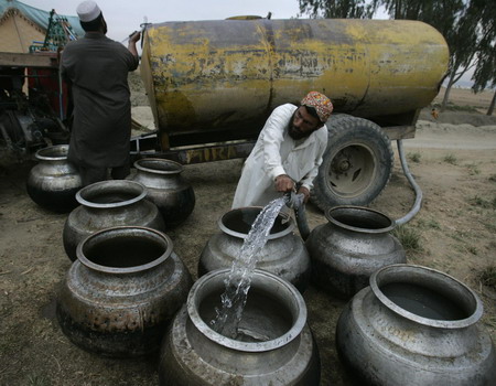 New camps opened to house fleeing Pakistanis