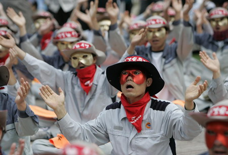 Seoul says economy hits bottom, inflation upward
