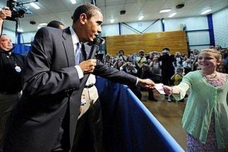 Obama signs note for girl who played hooky to see him