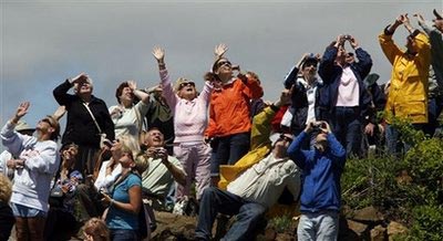 Bush celebrates 85th by skydiving over Maine