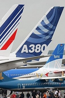 Plane makers scramble for deals at Paris Air Show