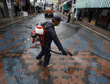 Thai streets disinfected as flu patients number rises to 310