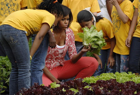 US 1st lady enjoys vegetable harvest with schoolkids