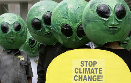 Alien-dressed protesters call for climate change solutions