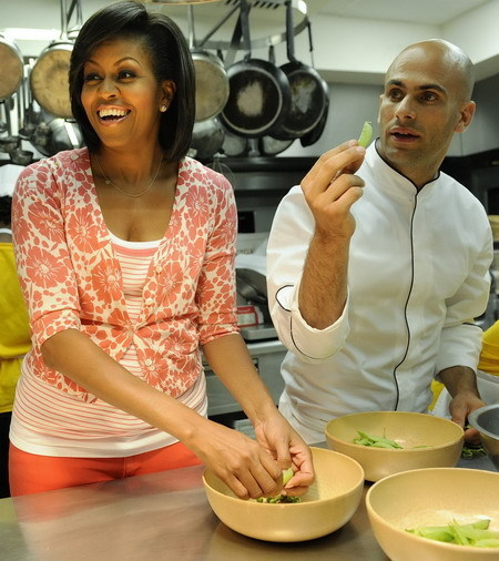 US 1st lady enjoys vegetable harvest with schoolkids