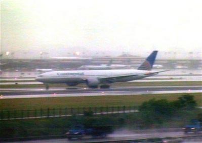 Pilot on Continental flight dies; jet lands safely