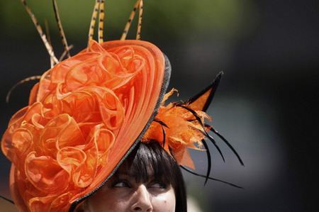 UK Royal Ascot: He on horse, she in hat