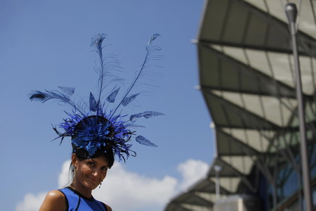 UK Royal Ascot: He on horse, she in hat