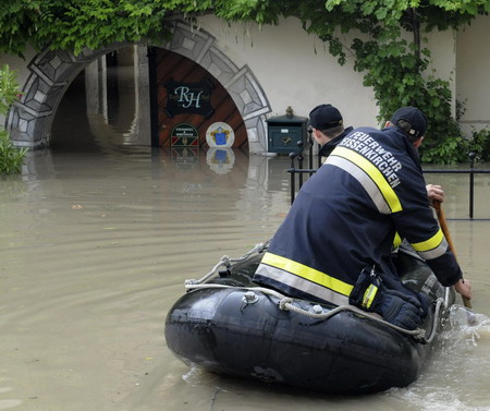 8 die in floods, central Europe on alert