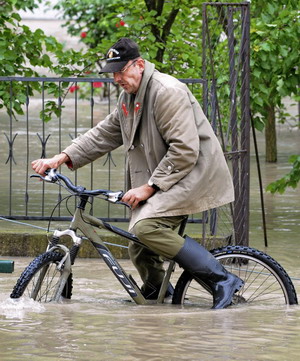 8 die in floods, central Europe on alert