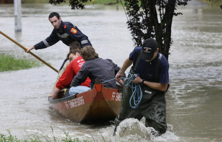 8 die in floods, central Europe on alert