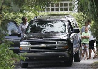Politicians call for disgraced governor to resign