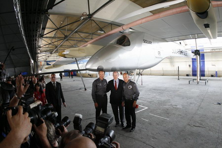 Sun-powered plane debuts in Switzerland